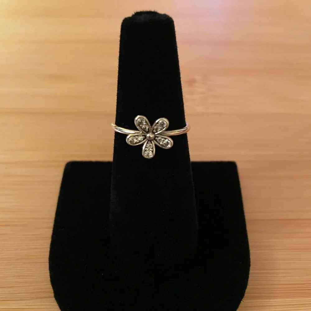 Pandora Dazzling Daises/Daisy Ring, size 6 - Picture 6 of 8